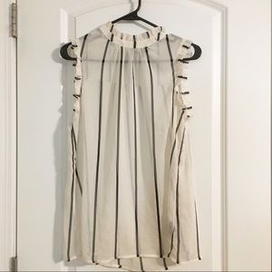 Cute Black and White ruffle color top 💕